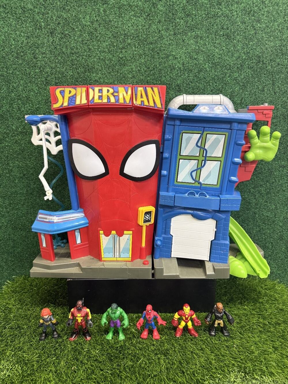 Marvel Spider-Man Web Quarters Playset with 6 Action Figures Hulk Iron Man Black
